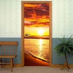Coucher du soleil de portes d&eacute;coratifs en vinyle sur la plage