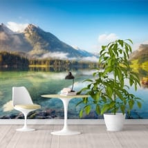 Papiers peints lac dans les montagnes enneigées
