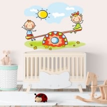 Vinyle pour enfants jouant sur la balançoire à bascule ou glissoire