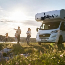 Vinyles décoratifs camping-cars phare dans la mer