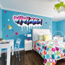 Vinyles adhésifs effet graffiti avec des noms personnalisés