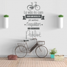 Vinyle phrase en catalan la vie c'est comme faire du vélo